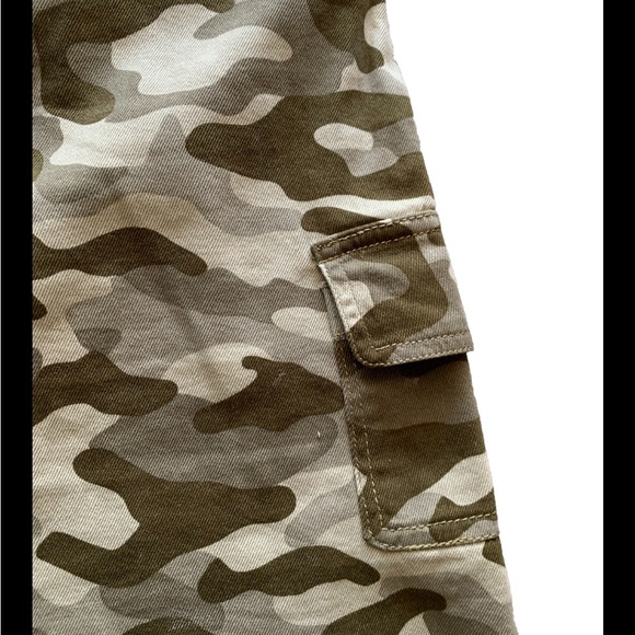 Denim Mini Skirt Camo Button Up Raw Hem Cargo Pockets Size 14 - Picture 3 of 5